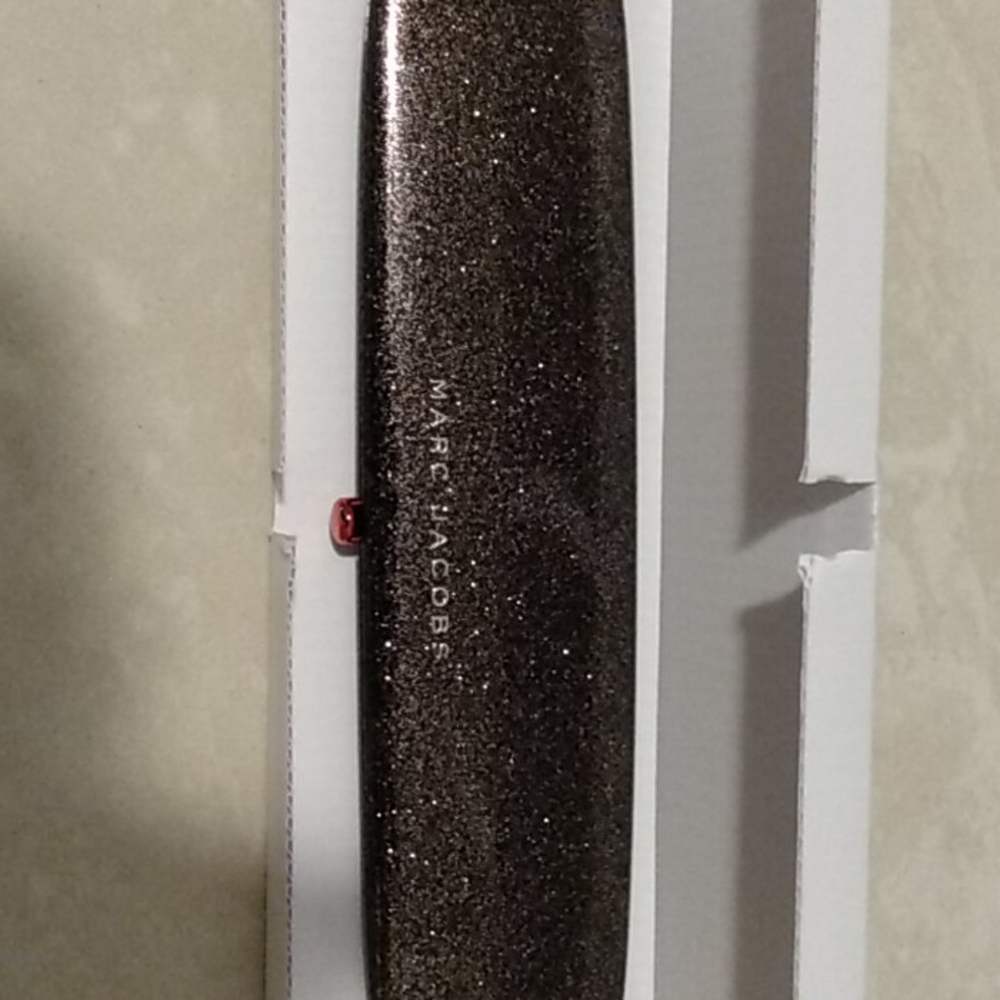 Makeup - Picture 2 of 4